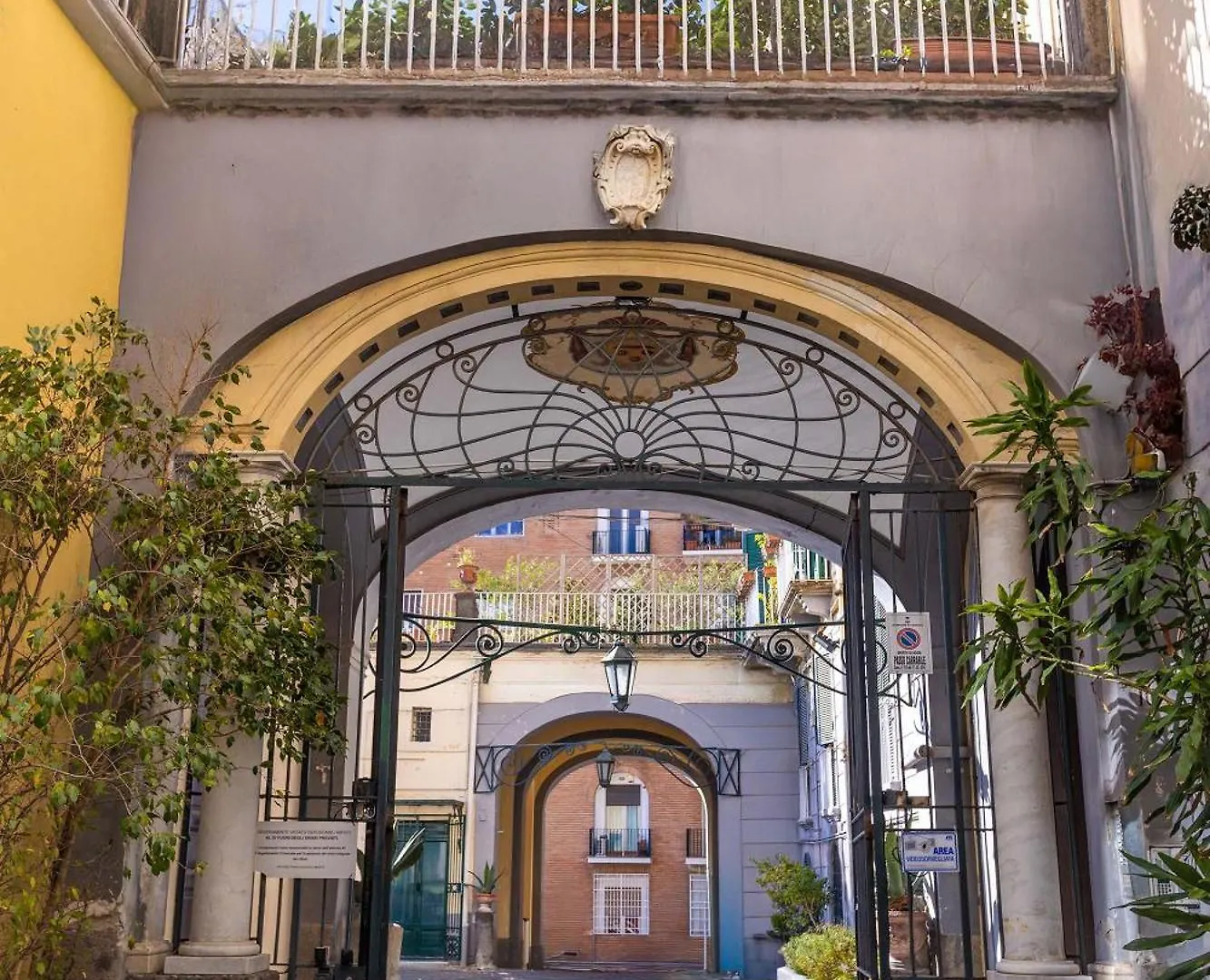Bed and Breakfast Follaky Secret Garden Neapol